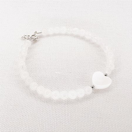 Pulseira de Esferas de Quartzo e Coração de Madrepérola