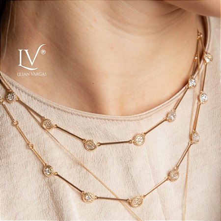 Colar com pontos cravejados