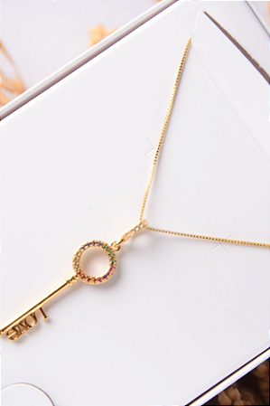 Colar chave colorida