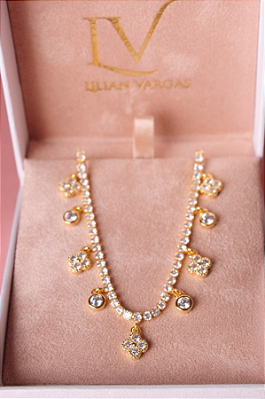 Colar riviera com ponto de luz e trevo