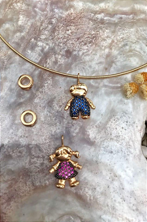 Pingente de filhos cravejado azul ou rosa