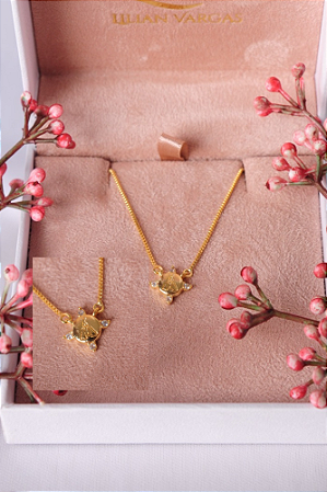 Colar Nossa Senhora com pontos de luz