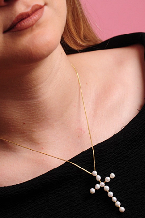 Colar Cruz pérolas shell