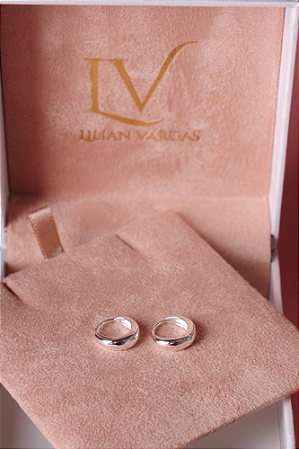 Brinco de argola lisa em prata 925