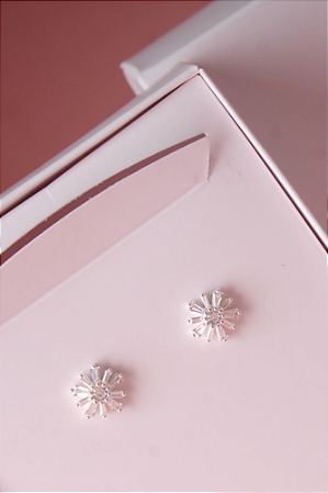 Brinco flor em prata 925