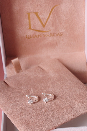 Brinco argola florzinha prata 925