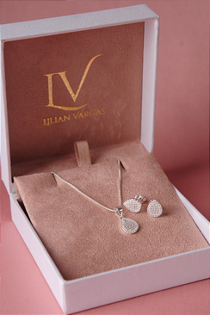 Conjunto colar e brincos gota em prata 925