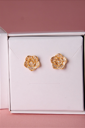 Brinco com forma de rosa