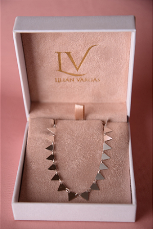 Colar choker triângulos prata