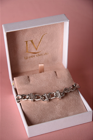 Pulseira elos com detalhe cravejado, banhada a ródio