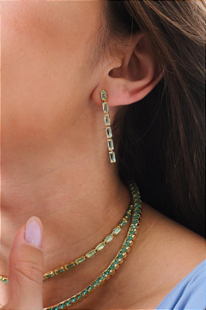 Brinco longo pedras verdes