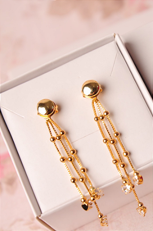 Brinco longo com esferas e pontos de luz