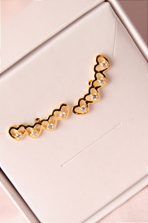 Brinco earcuff corações