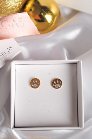 Brinco patinha dourado e cravejado