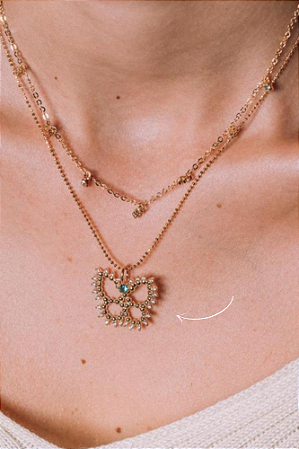 Colar com pingente de borboleta