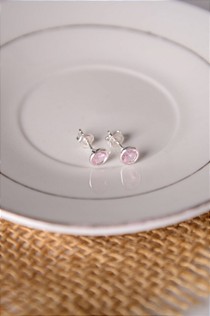 Brinco mini tarraxa com pedra rosinha
