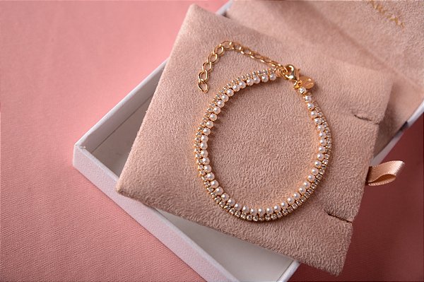Pulseira riviera e pérolas