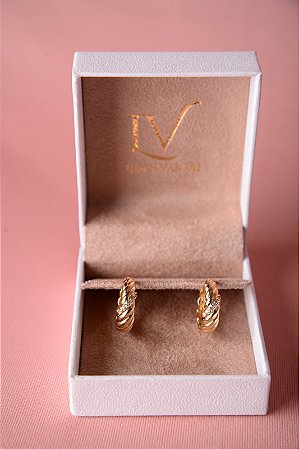 Brinco de argola com detalhe cravejado