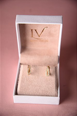 Brinco de argola gota cravejada