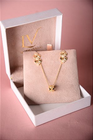 Conjunto colar e brincos elegante