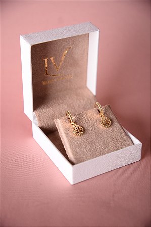 Brinco de argola com pingente da árvore da vida