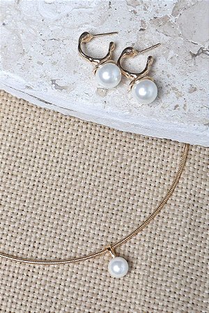 Colar aro com pingente de pérola