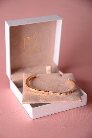 Bracelete liso com detalhe cravejado