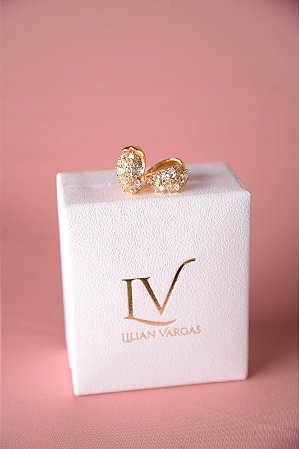 Brinco de argola com pedras cravejadas