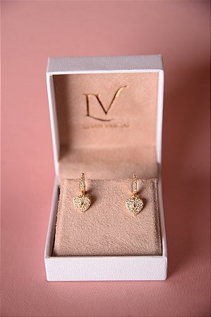 Brinco de argola com pingente de coração cravejado