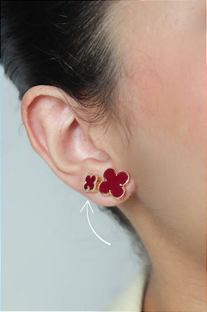 Brinco trevo vinho pequeno