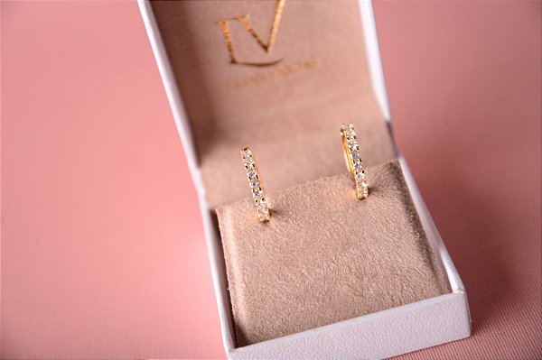 Brinco de argola cravejada