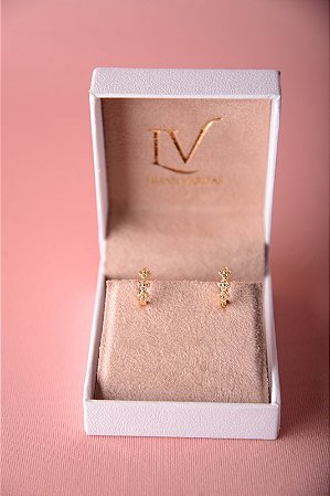 Brinco de argola cravejado trevo