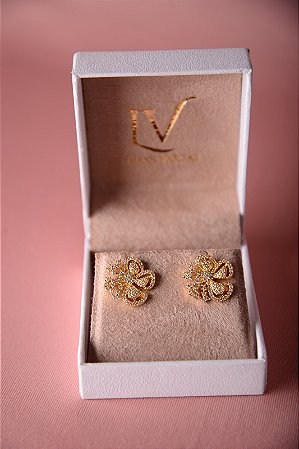 Brinco flor cravejado