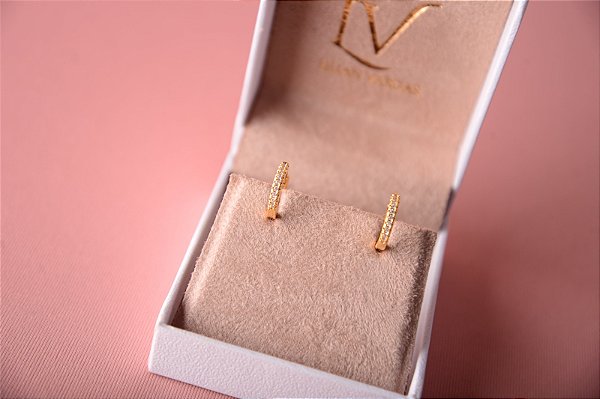 Brinco argola cravejado