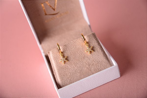 Brinco de argola com pingente de estrela do mar