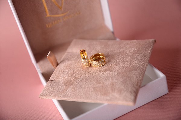 Brinco argola clássica cravejada