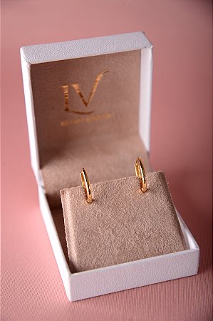 Brinco de argola alongada lisa