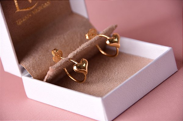 Brinco de argola com coração liso