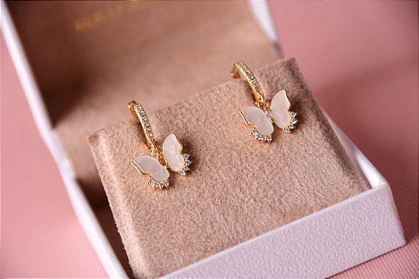 Brinco argola borboleta madrepérola