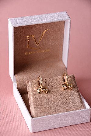 Brinco argola laço cravejada