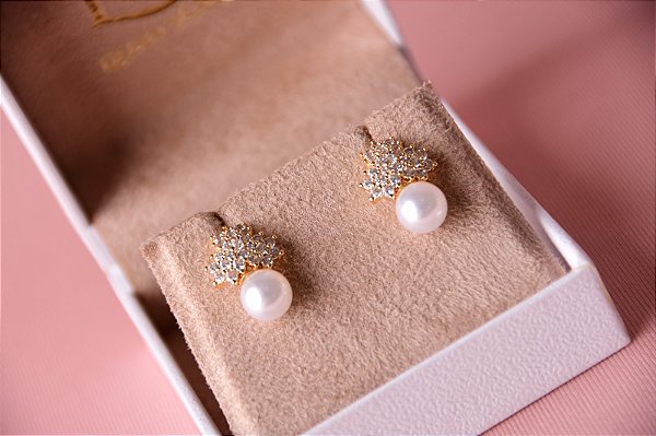 Brinco pérola base cravejada