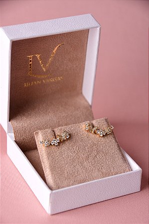 Brinco flores cravejado