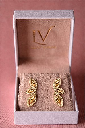 Brinco Folhas Cravejadas – Banho de Ouro 18K