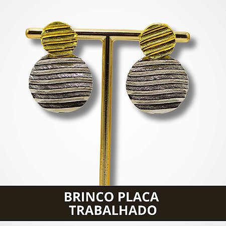 Brinco de Chapa Trabalhado Duas Cores
