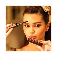 Franciny Ehlke - Mascara de Cilios