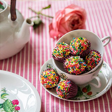 Brigadeiro Branco com Granulado Colorido - 20 unidades