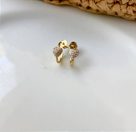 Brinco de Mini Argola com Coração Cravejada Banhada a Ouro 18k