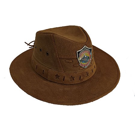 Chapéu de couro caramelo, com logo DSA 2019 metal