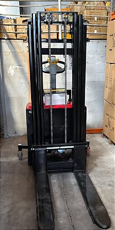 EMPILHADEEIRA A BATERIA