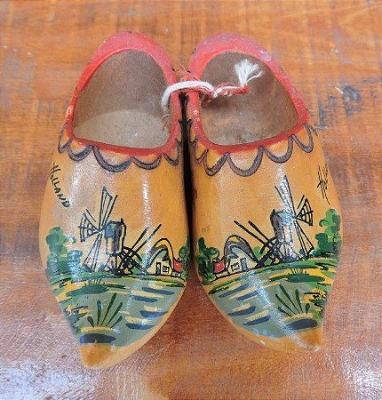 Tamanco Holandês - Antiquário Garagem Empoeirada